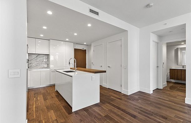301 389 W 59th Avenue South Cambie