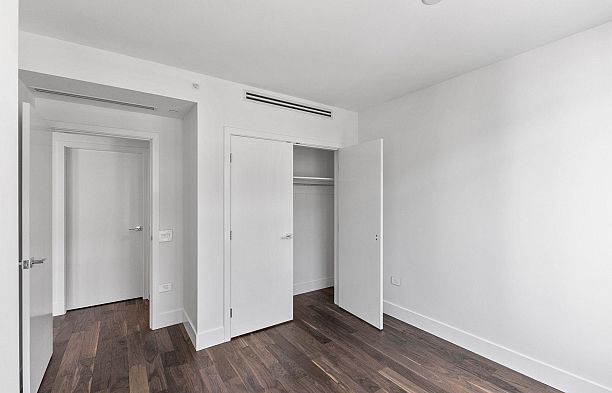 301 389 W 59th Avenue South Cambie