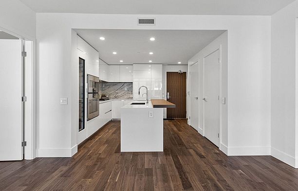 301 389 W 59th Avenue South Cambie