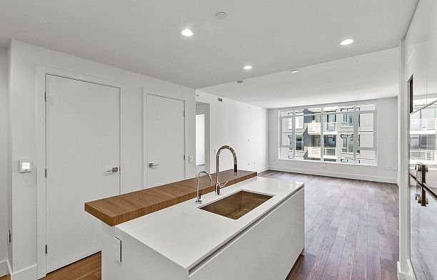 301 389 W 59th Avenue South Cambie