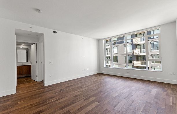 301 389 W 59th Avenue South Cambie