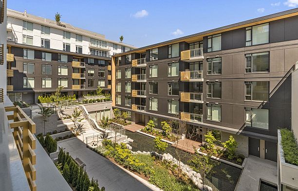301 389 W 59th Avenue South Cambie