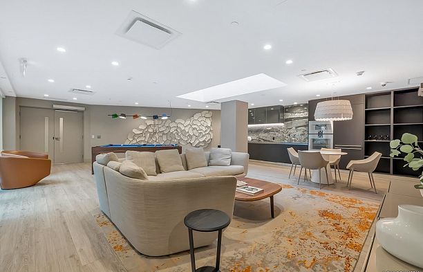301 389 W 59th Avenue South Cambie