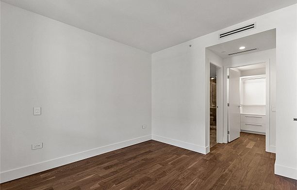 301 389 W 59th Avenue South Cambie