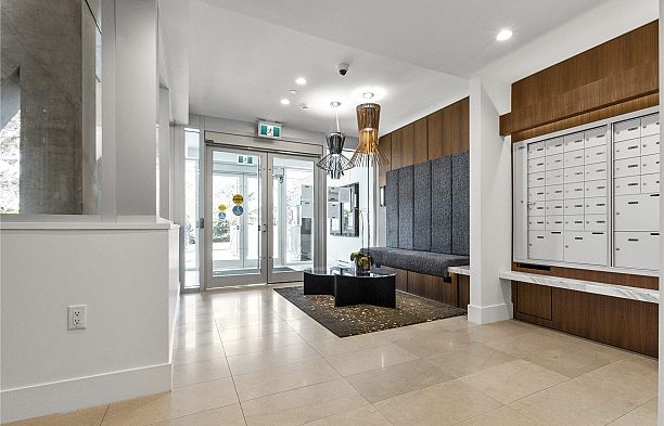 301 389 W 59th Avenue South Cambie