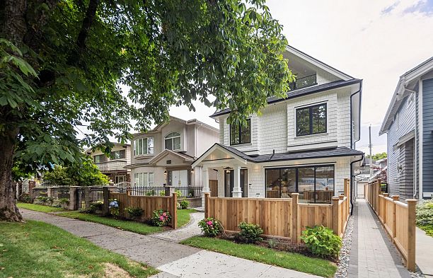 2 250 E 39th Avenue Main