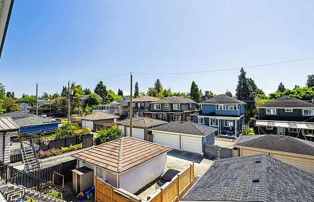 2 250 E 39th Avenue Main