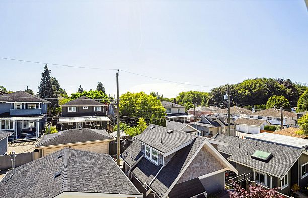 2 250 E 39th Avenue Main