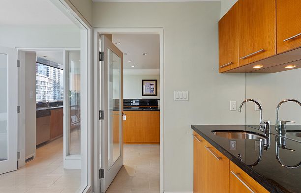 2502 323 Jervis Street Coal Harbour