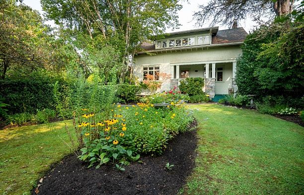 2965 W 37th Avenue MacKenzie Heights