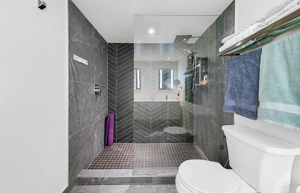 704 1450 Pennyfarthing Drive False Creek