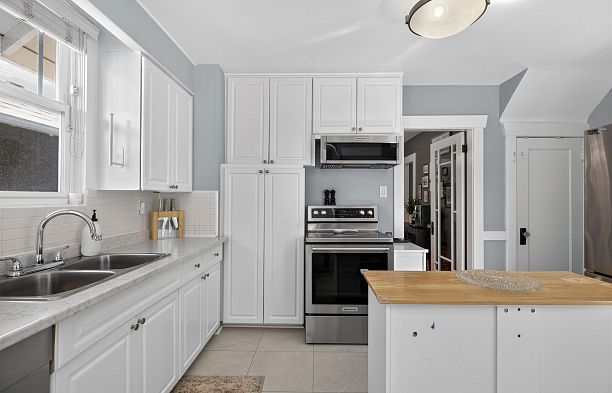 3658 W 26th Avenue Dunbar