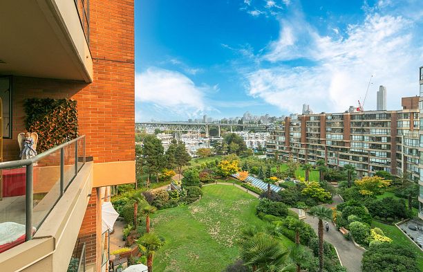 704 1450 Pennyfarthing Drive False Creek