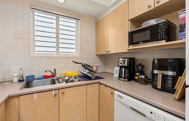 909 W 18th Avenue Cambie
