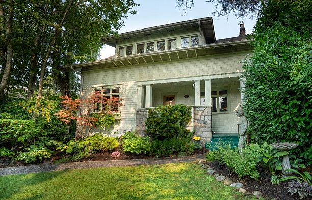 2965 W 37th Avenue MacKenzie Heights