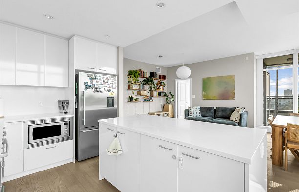 709 6383 Cambie Street Oakridge VW