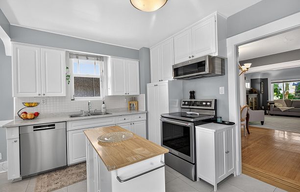 3658 W 26th Avenue Dunbar