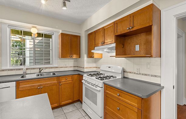 909 W 18th Avenue Cambie