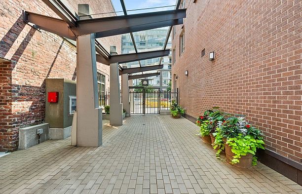 714 445 W 2nd Avenue False Creek