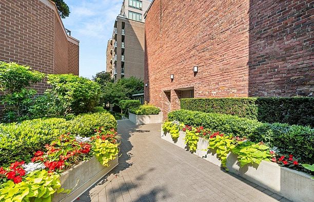 714 445 W 2nd Avenue False Creek