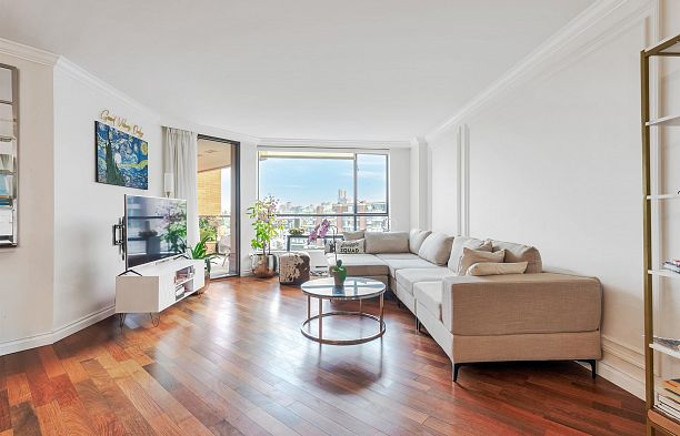 704 1450 Pennyfarthing Drive False Creek