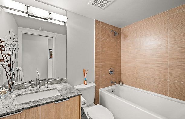 714 445 W 2nd Avenue False Creek