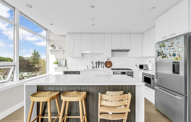 709 6383 Cambie Street Oakridge VW