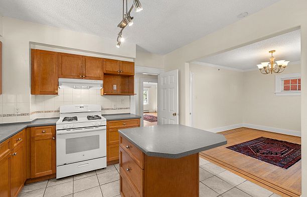 909 W 18th Avenue Cambie