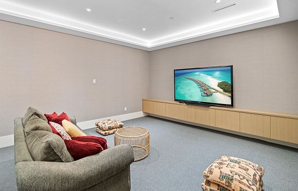 4172 Doncaster Way Dunbar