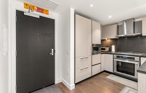 305 1571 W 57th Avenue South Granville