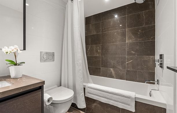 305 1571 W 57th Avenue South Granville