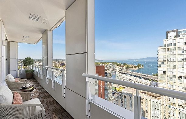 2204 1500 Hornby Street Yaletown
