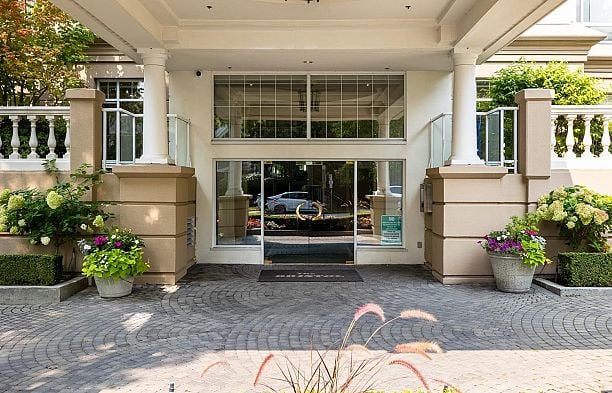 403 5735 Hampton Place University VW