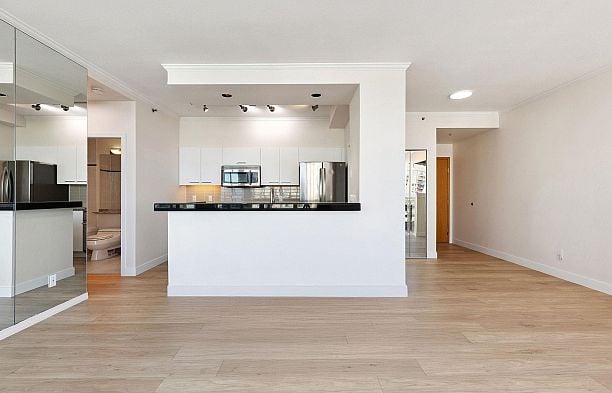 2204 1500 Hornby Street Yaletown