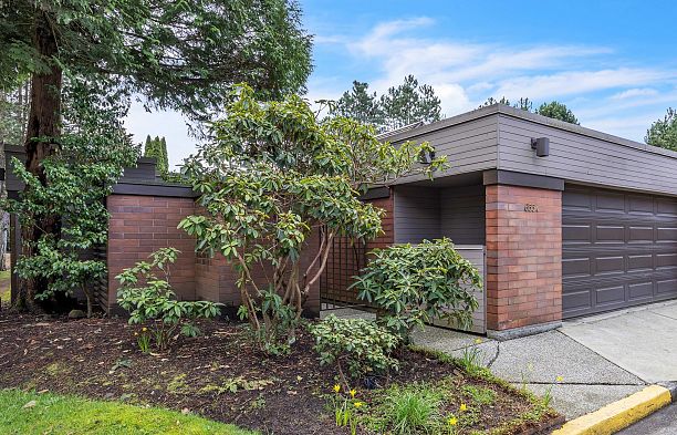 6554 Pinehurst Drive South Cambie