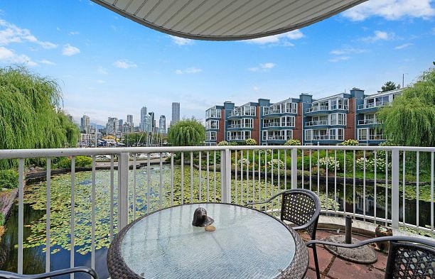 1525 Mariner Walk False Creek