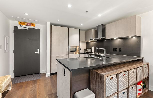 305 1571 W 57th Avenue South Granville