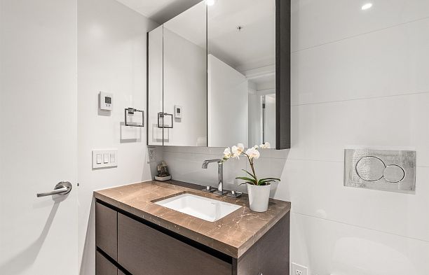 305 1571 W 57th Avenue South Granville