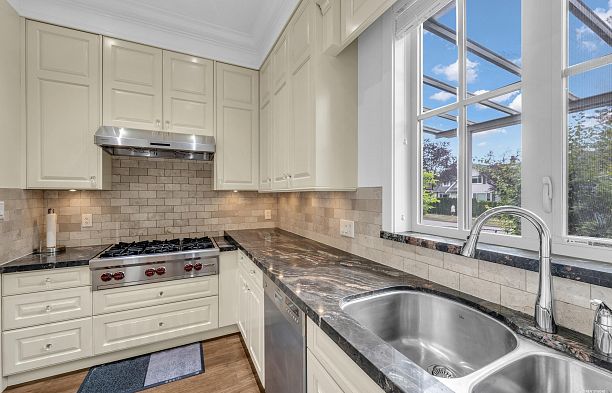 7283 Wiltshire Street South Granville
