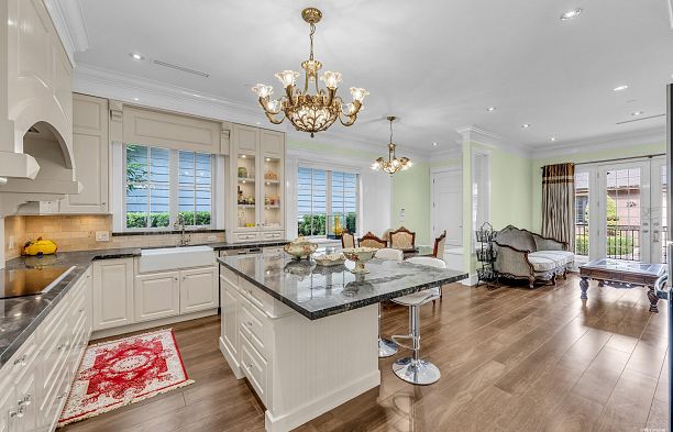 7283 Wiltshire Street South Granville