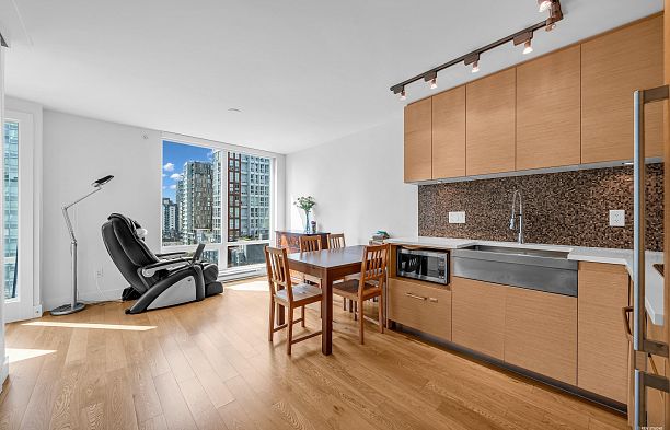 1002 565 Smithe Street Downtown VW