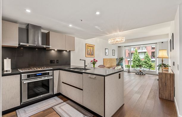 305 1571 W 57th Avenue South Granville