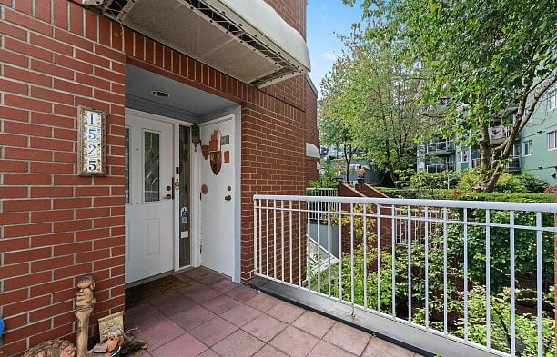 1525 Mariner Walk False Creek