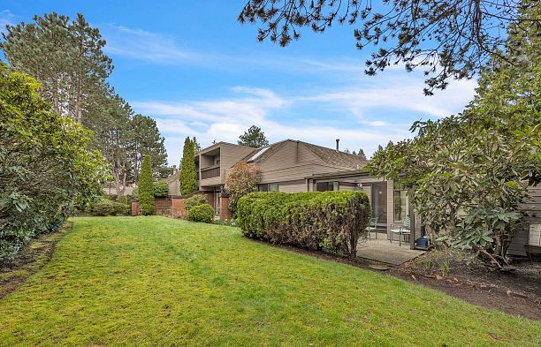 6554 Pinehurst Drive South Cambie