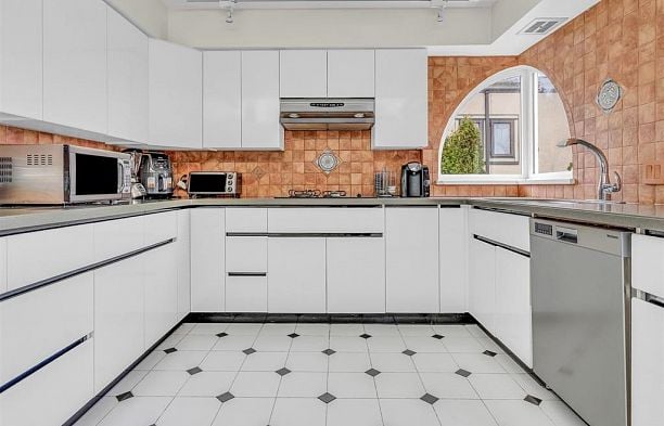 3705 Puget Drive Arbutus