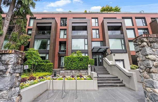 305 1571 W 57th Avenue South Granville