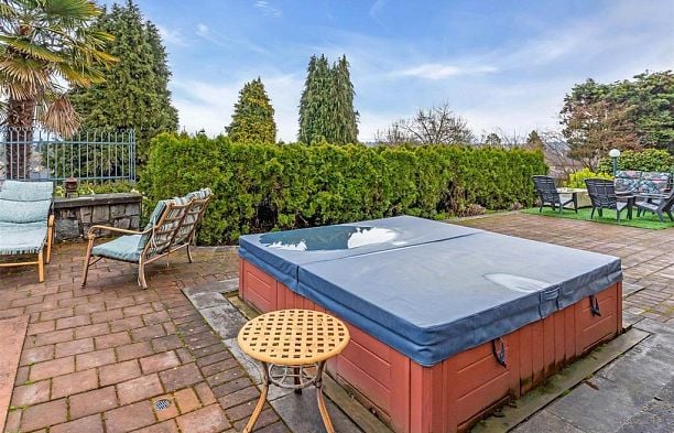 3705 Puget Drive Arbutus