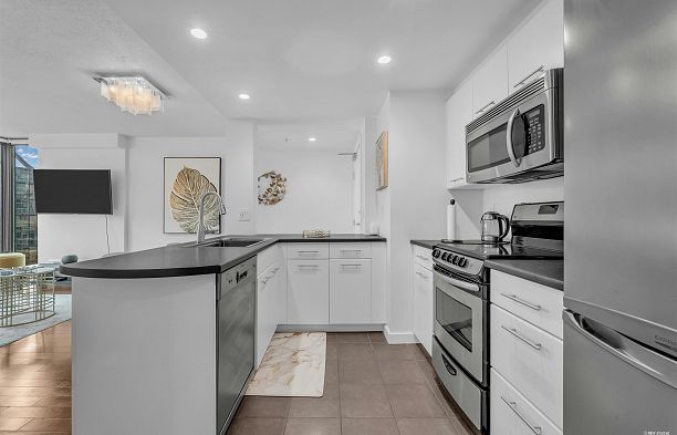 2106 1331 W Georgia Street Coal Harbour