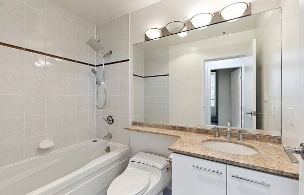 2204 1500 Hornby Street Yaletown