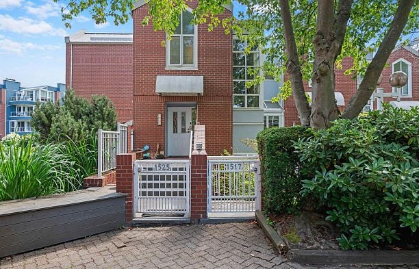 1525 Mariner Walk False Creek